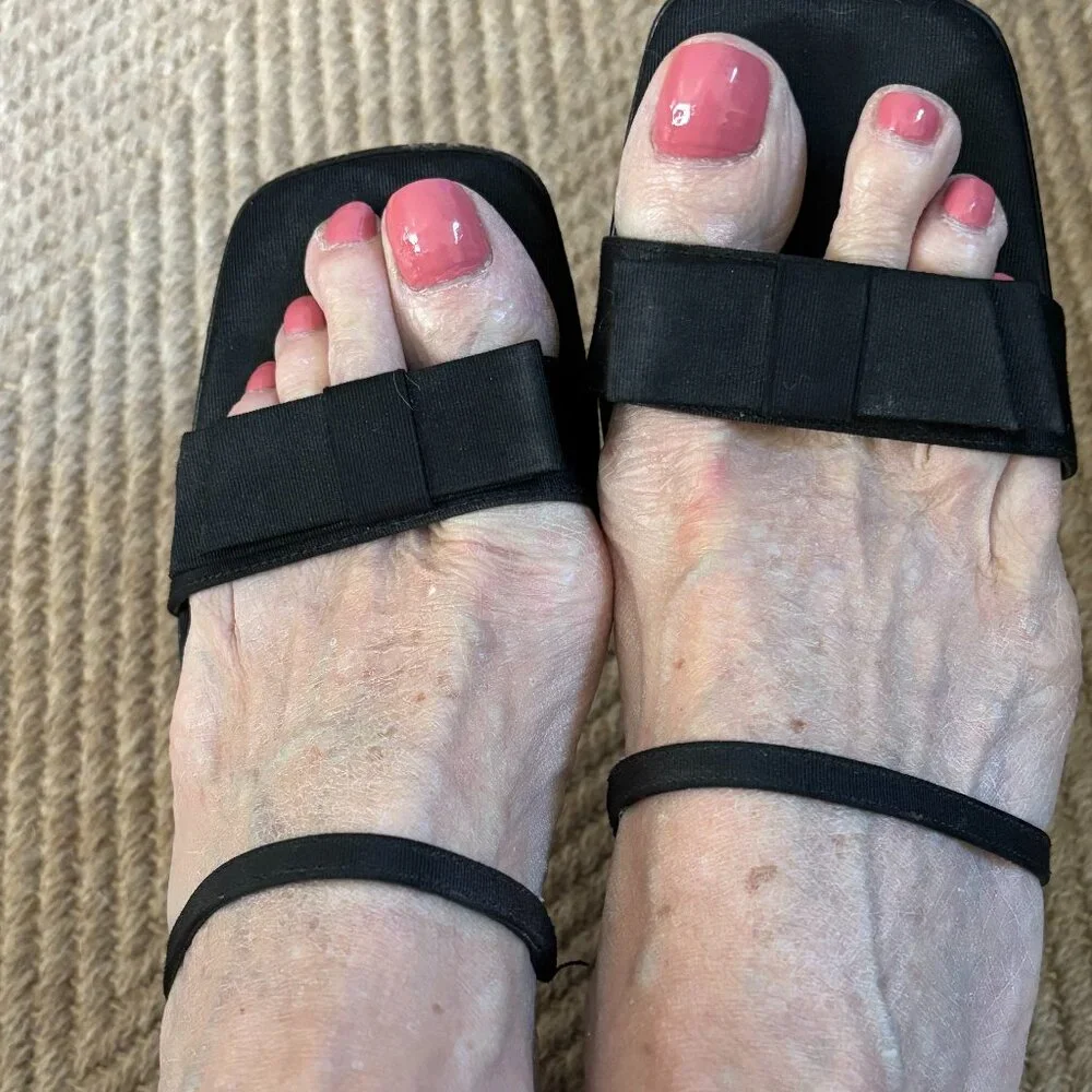 Salvatore Ferragamo Ranita Bow Sandals with elastic strap - Picture 8 of 13